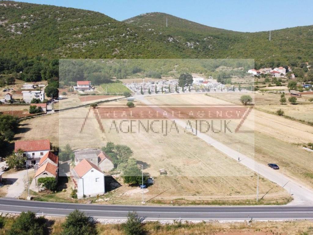Gradjevinsko zemljiste, Najam, Dicmo, Kraj