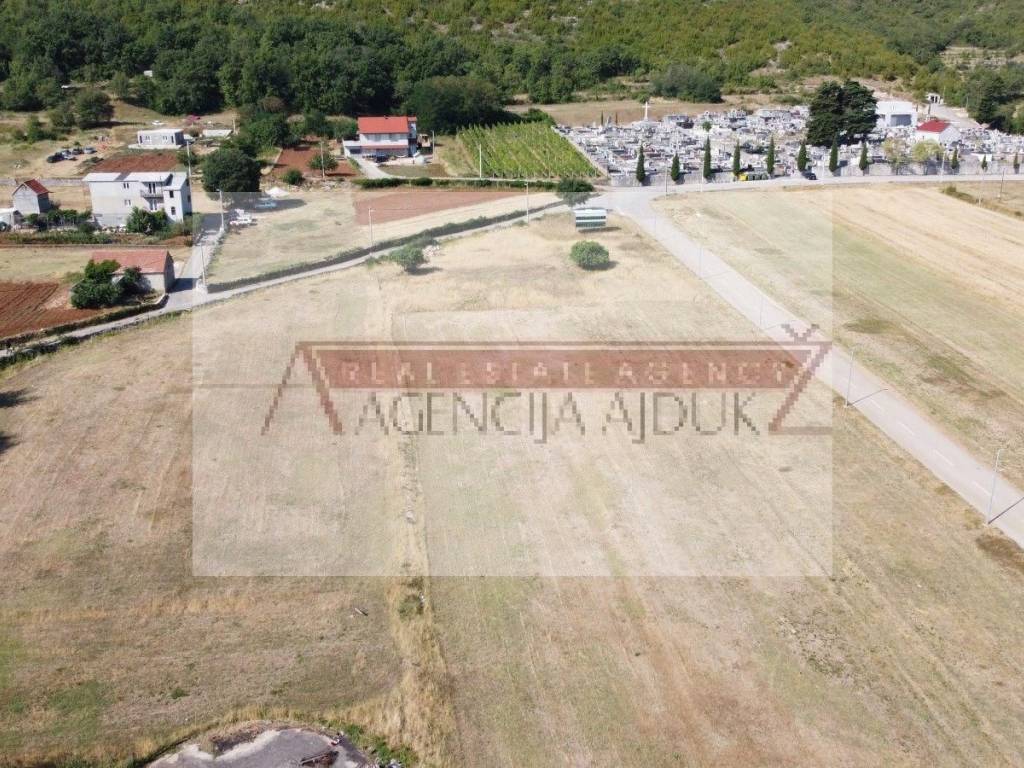 Gradjevinsko zemljiste, Najam, Dicmo, Kraj