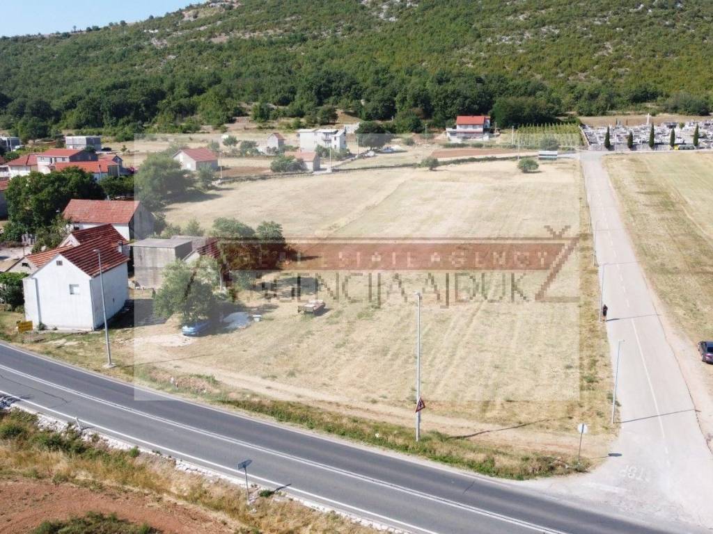 Gradjevinsko zemljiste, Najam, Dicmo, Kraj