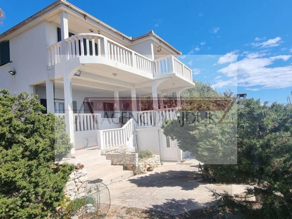 Vila, Prodaja, Vis, Milna
