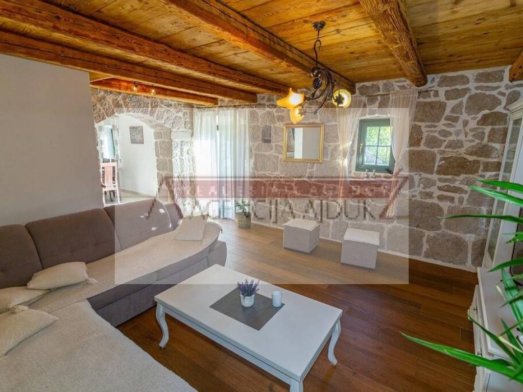 Vila, Prodaja, Imotski, Imotski