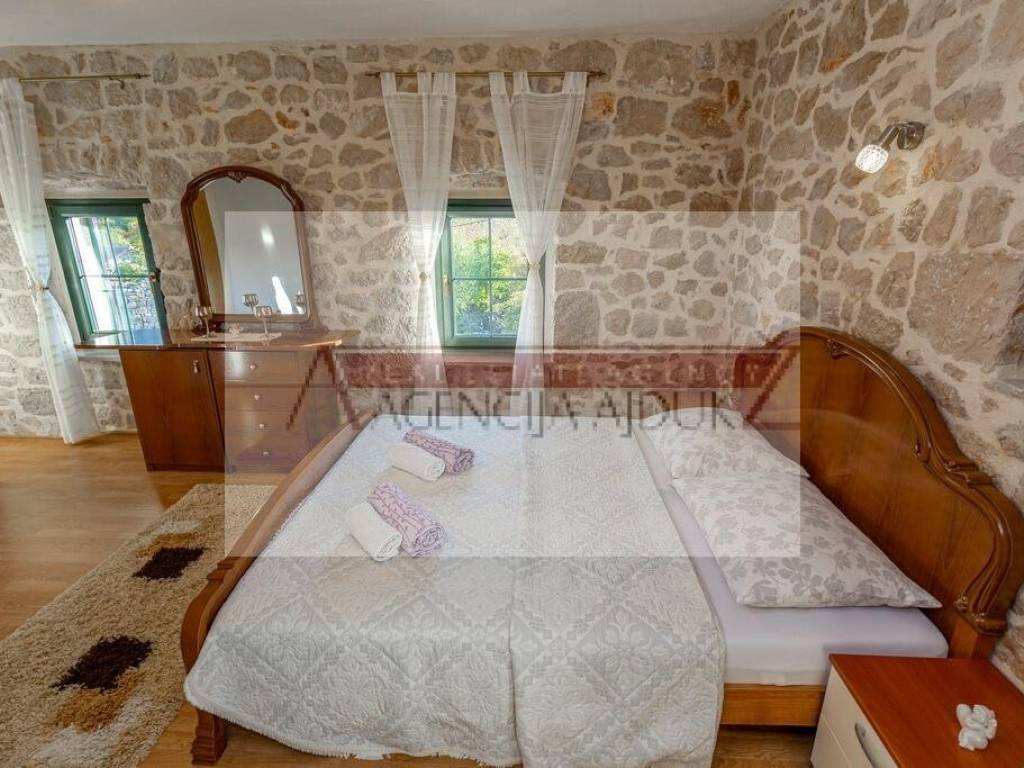 Vila, Prodaja, Imotski, Imotski