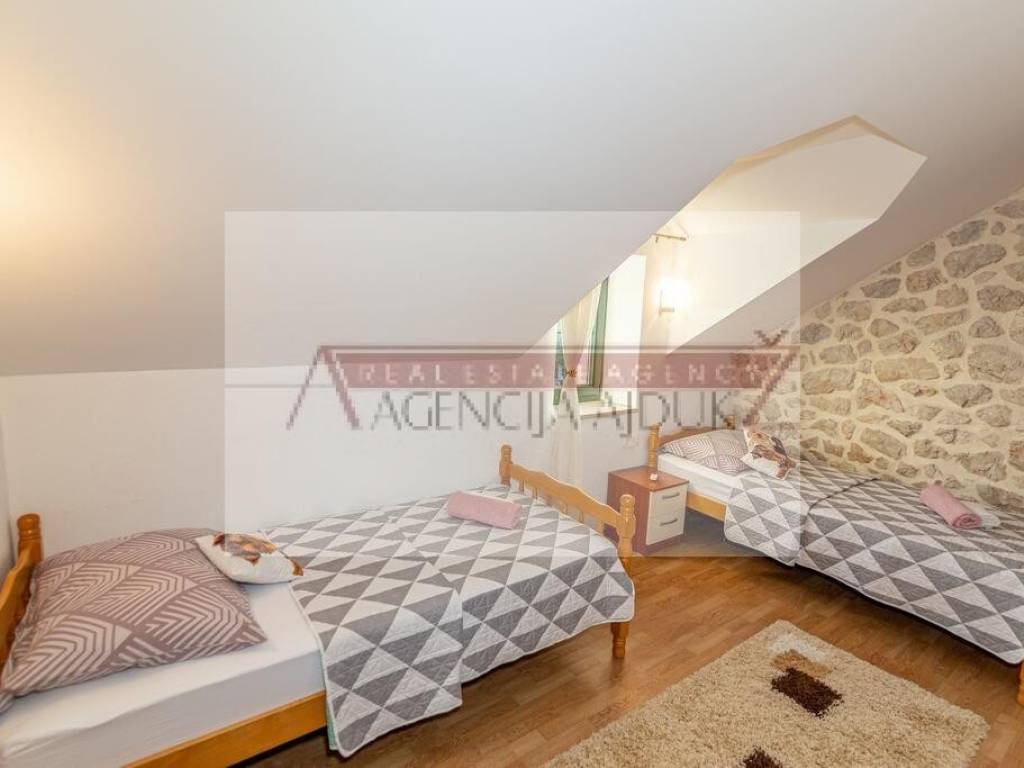 Vila, Prodaja, Imotski, Imotski