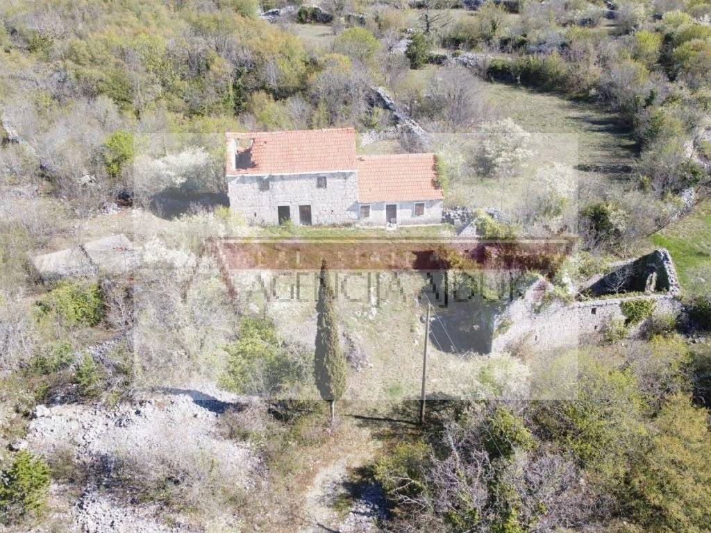 Kamena kuca, Prodaja, Lovrec, Lovrec