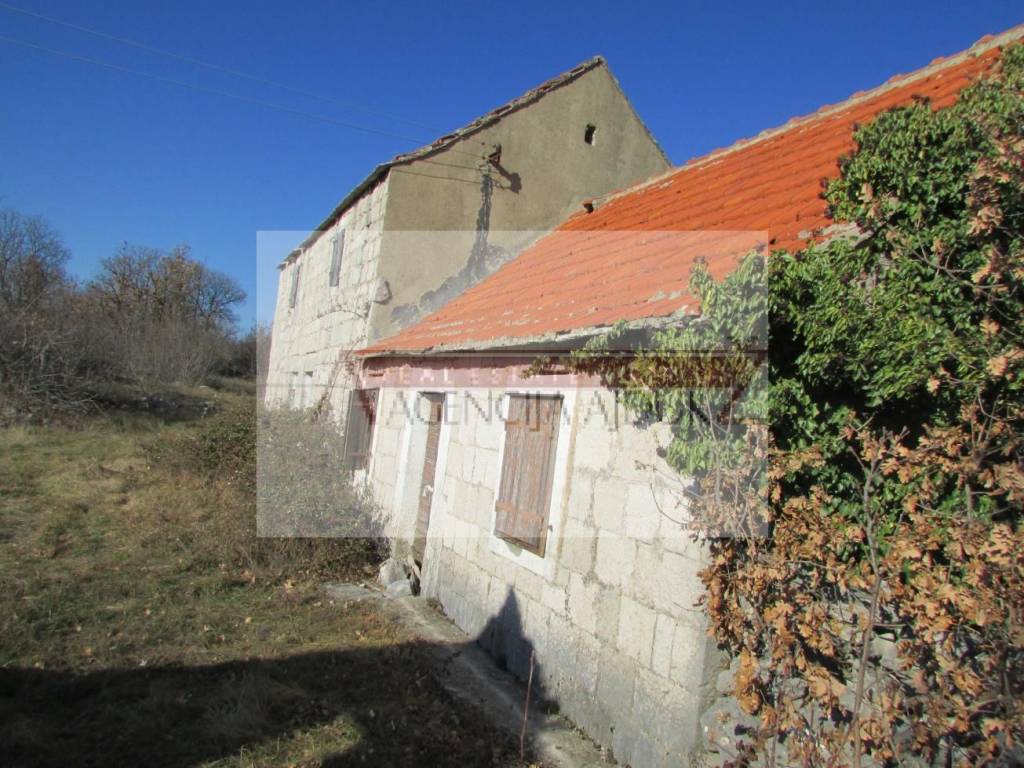 Kuca, Prodaja, Lovrec