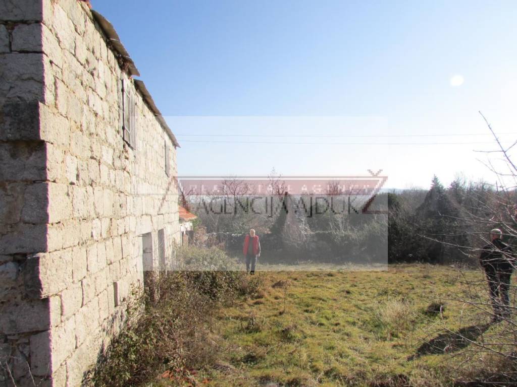 Kuca, Prodaja, Lovrec