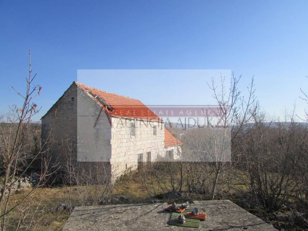 Kuca, Prodaja, Lovrec
