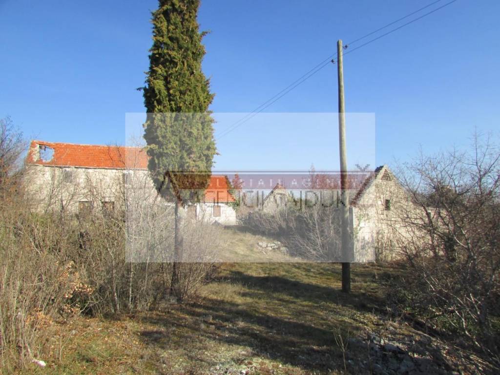 Kuca, Prodaja, Lovrec