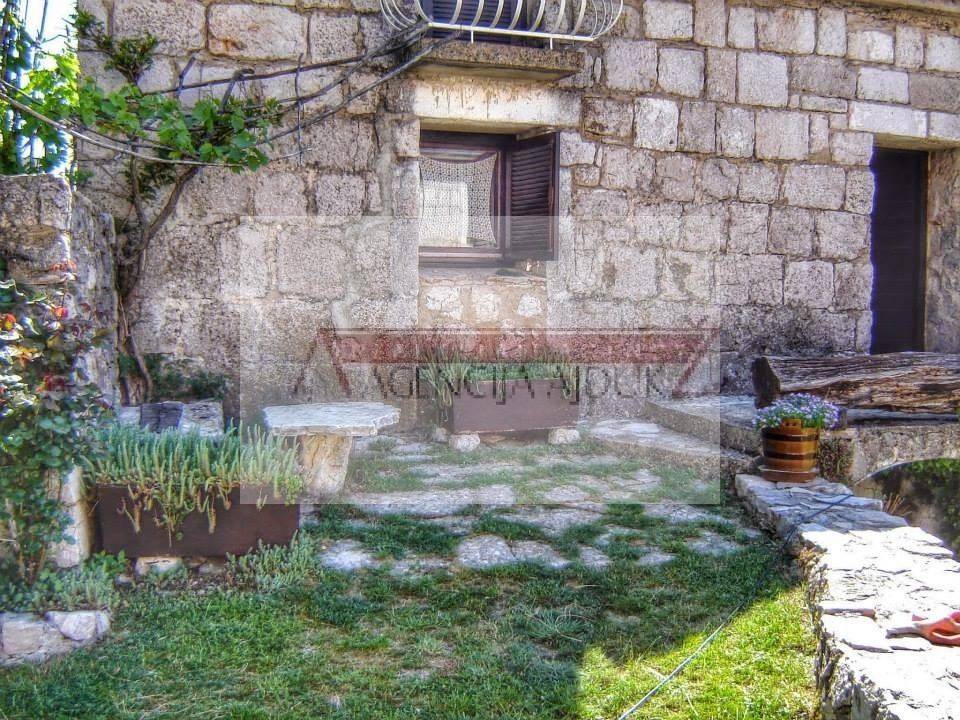 Kuca, Prodaja, Lovrec