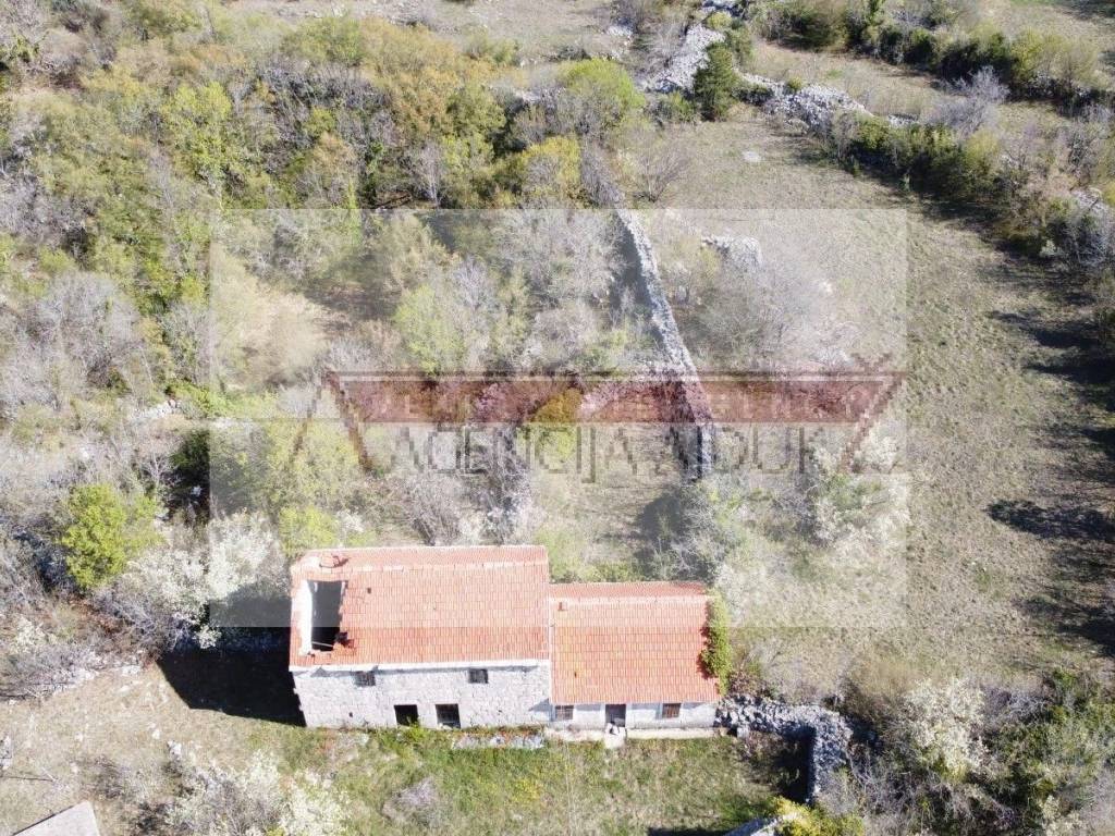 Kamena kuca, Prodaja, Lovrec, Lovrec
