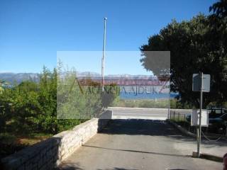 Kuca, Prodaja, Supetar