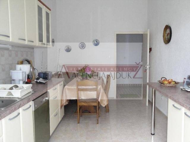 Kuca, Prodaja, Supetar