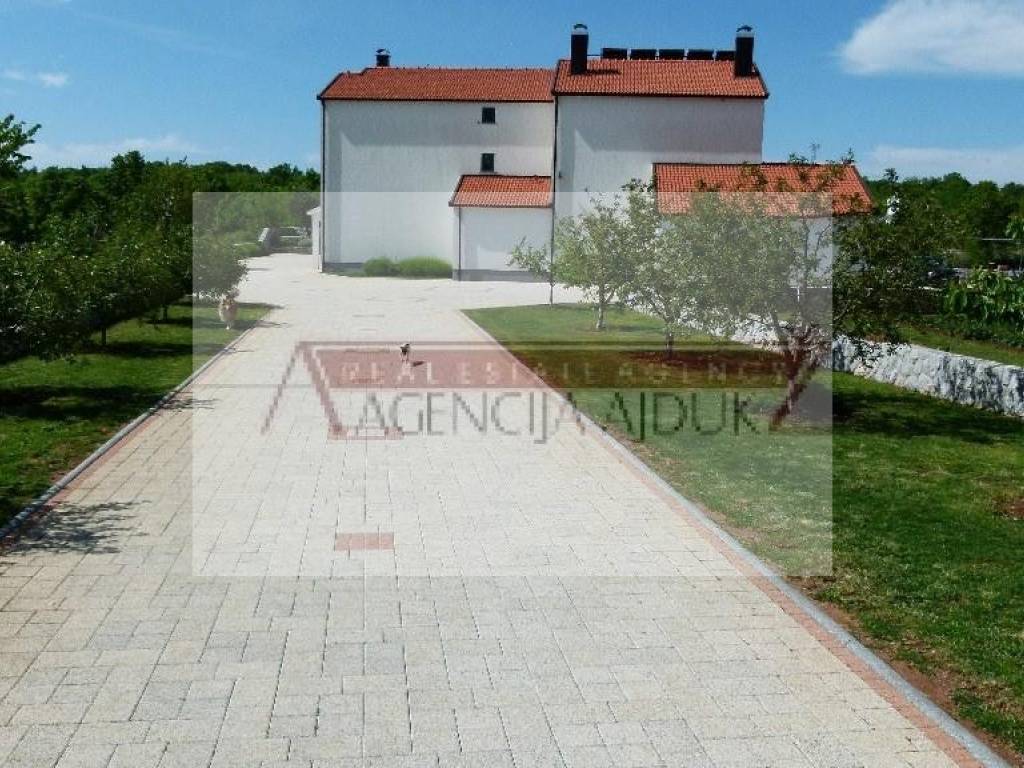 Kuca, Prodaja, Cista provo