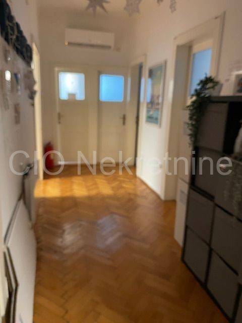 Flat in a building, Sale, Split, Split