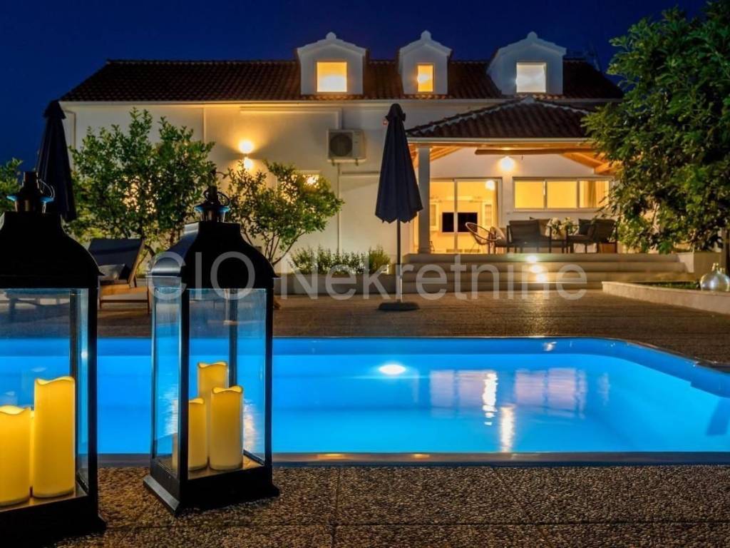 Villa, Sale, Milna, Milna