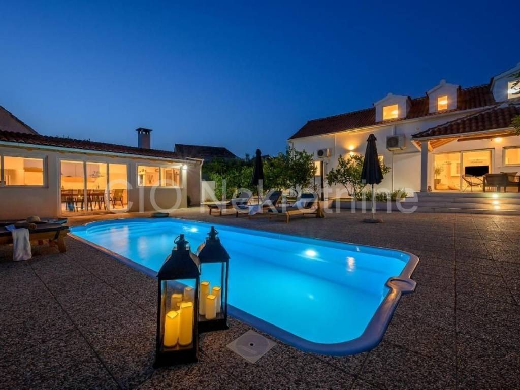 Villa, Sale, Milna, Milna