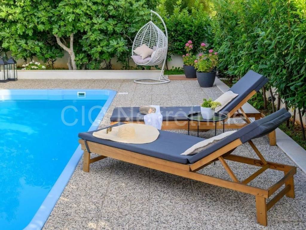 Villa, Sale, Milna, Milna