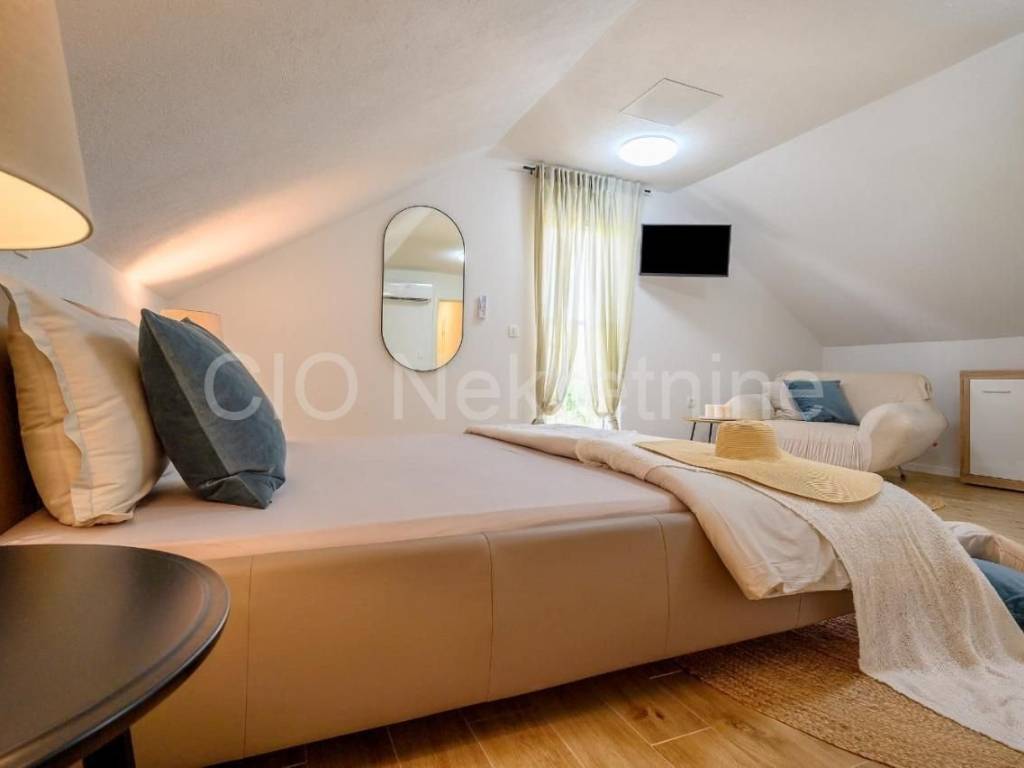 Villa, Sale, Milna, Milna
