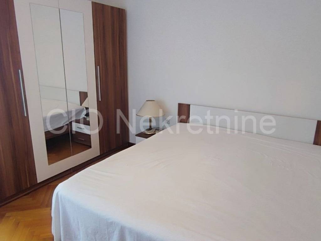 Flat in a building, Sale, Split, Split