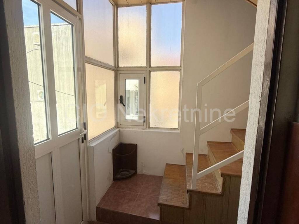 Flat in a building, Sale, Split, Split