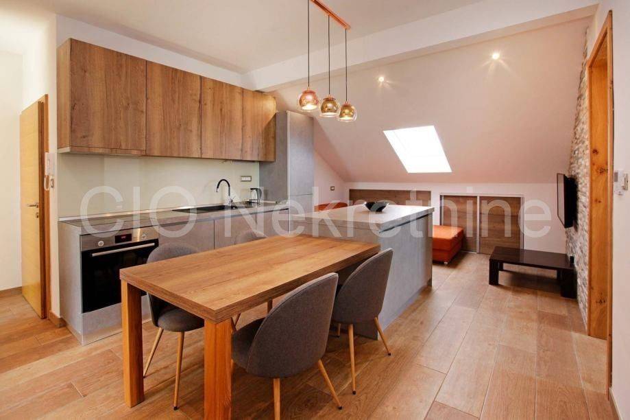 Flat in a building, Sale, Bol, Bol