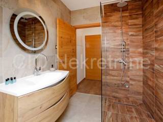 Flat in a building, Sale, Bol, Bol