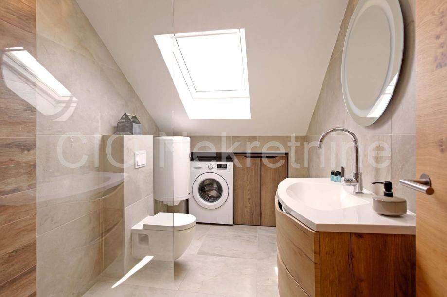 Flat in a building, Sale, Bol, Bol