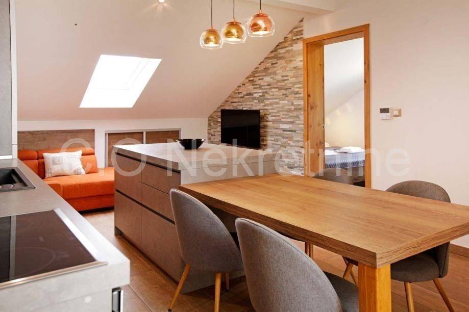 Flat in a building, Sale, Bol, Bol