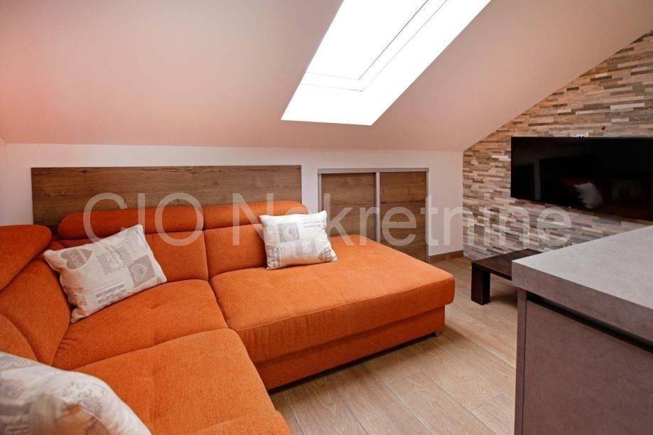Flat in a building, Sale, Bol, Bol