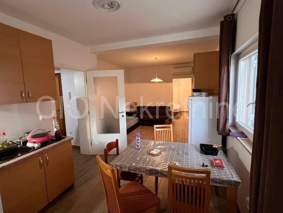 Flat in a building, Sale, Bol, Bol