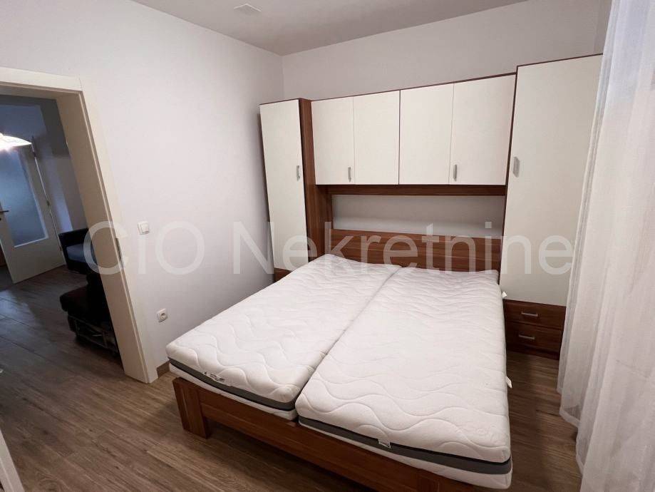 Flat in a building, Sale, Bol, Bol