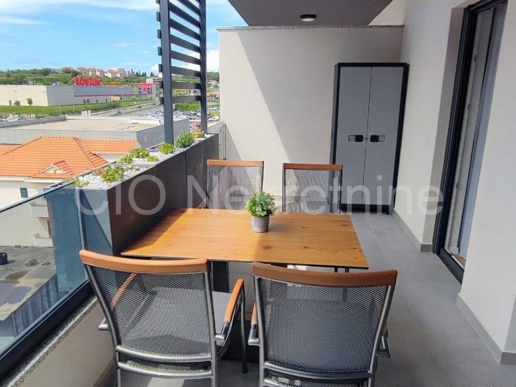 Flat in a new building, Rent, Split, Split