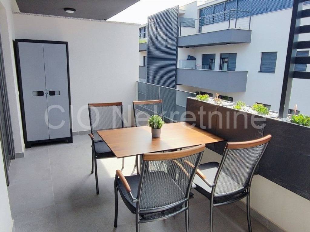 Flat in a new building, Rent, Split, Split