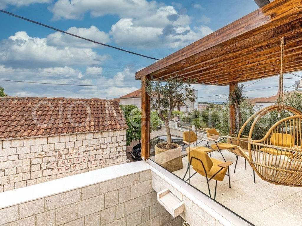 Stone house, Sale, Okrug, Okrug Gornji