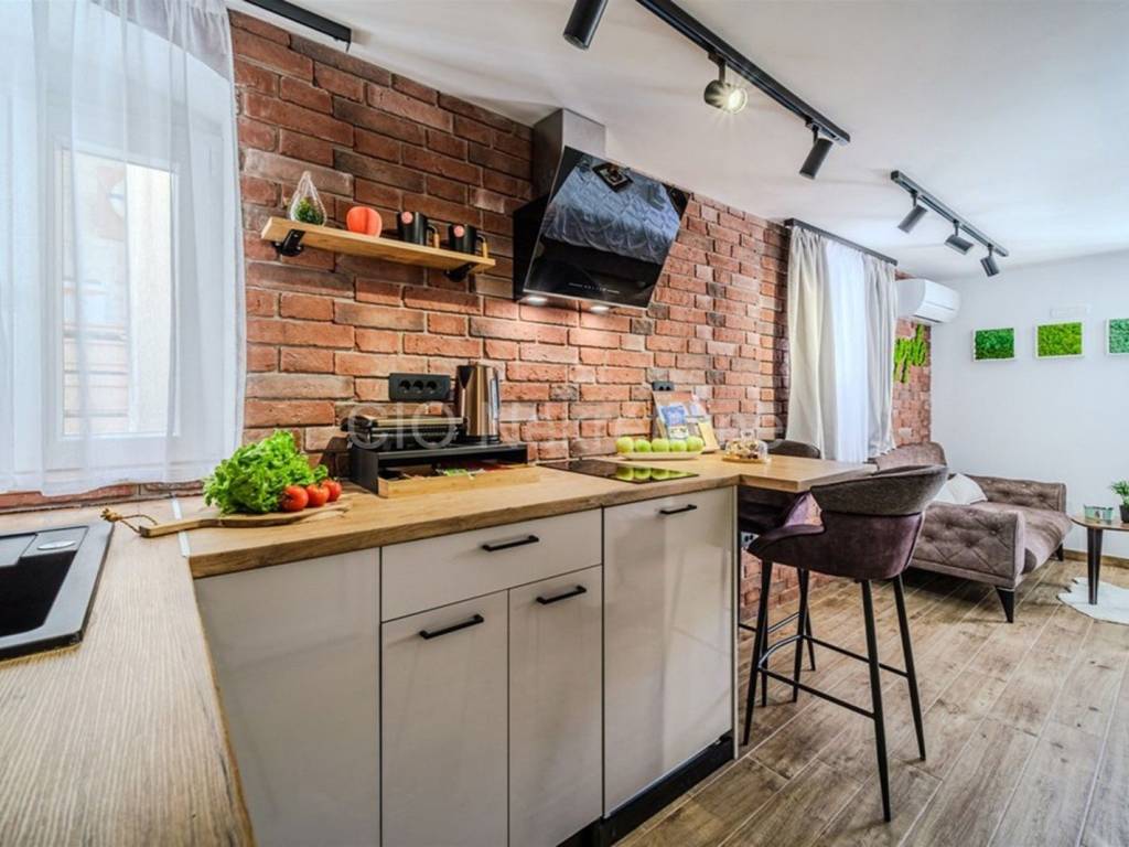 Flat in a house, Sale, Split, Split