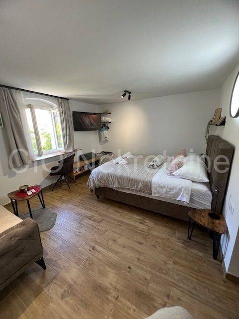 Flat in a house, Sale, Split, Split