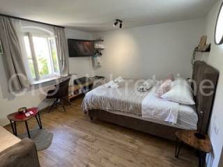 Flat in a house, Sale, Split, Split