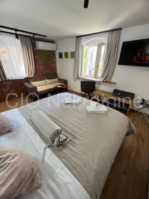 Flat in a house, Sale, Split, Split