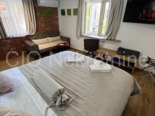 Flat in a house, Sale, Split, Split