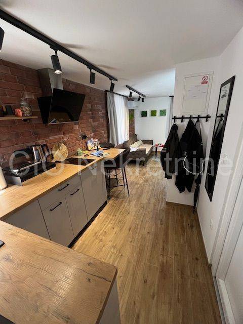 Flat in a house, Sale, Split, Split