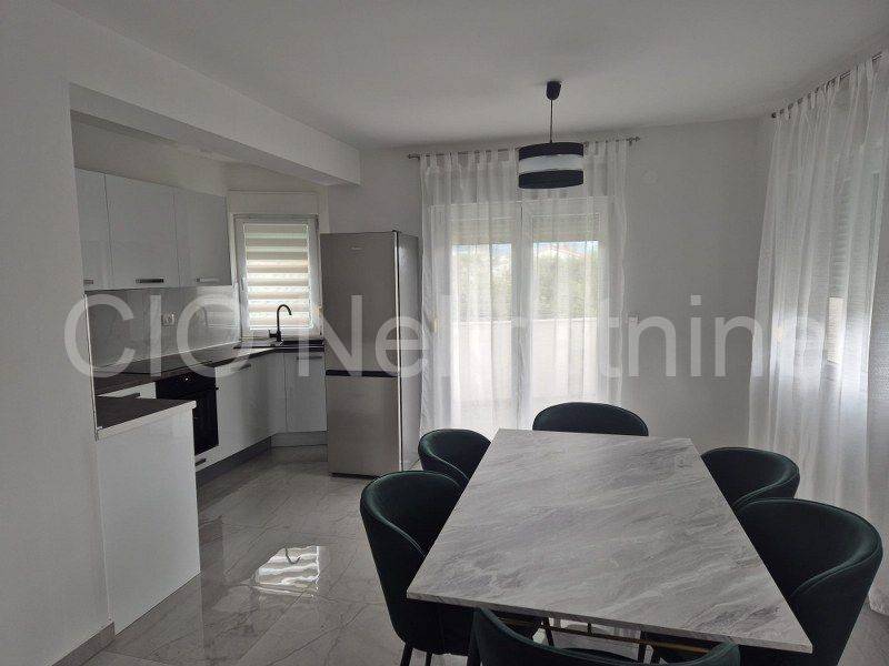 Flat in a building, Rent, Kaštela, Kaštel Kambelovac