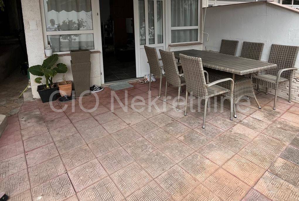 Flat in a building, Sale, Okrug, Okrug Gornji