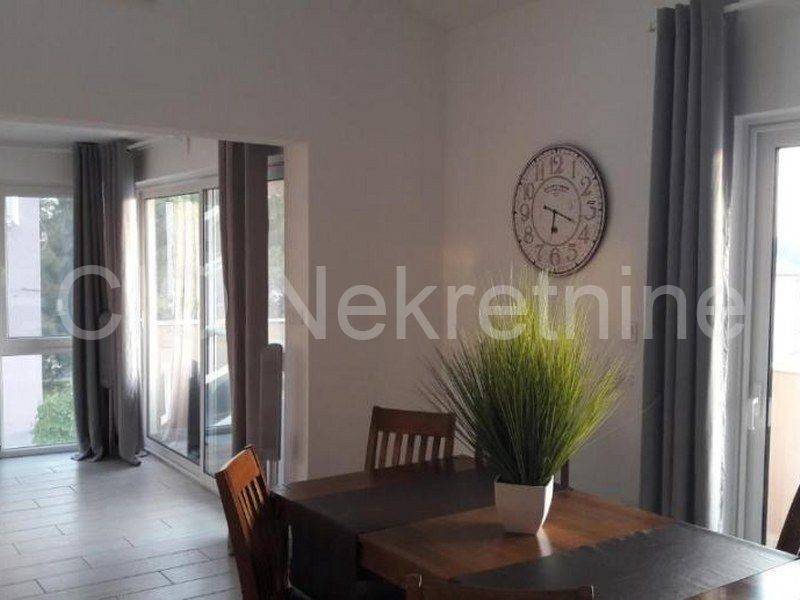 Villa, Sale, Okrug, Okrug Gornji