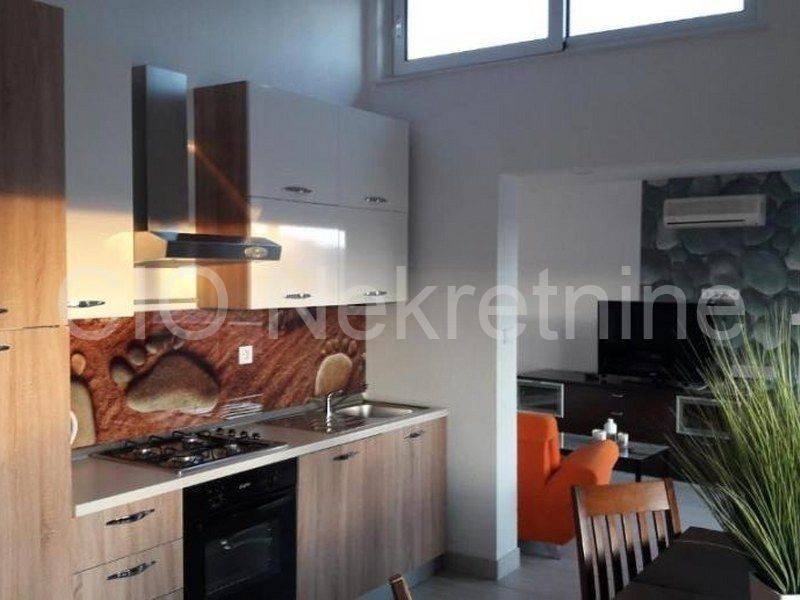 Villa, Sale, Okrug, Okrug Gornji