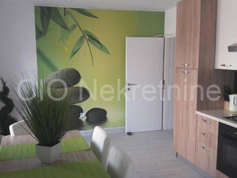 Villa, Sale, Okrug, Okrug Gornji