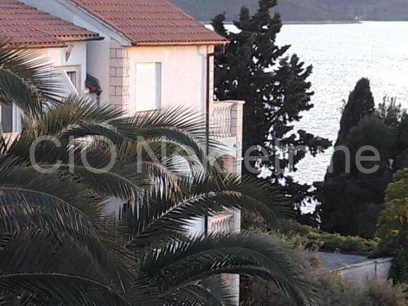 Villa, Sale, Okrug, Okrug Gornji