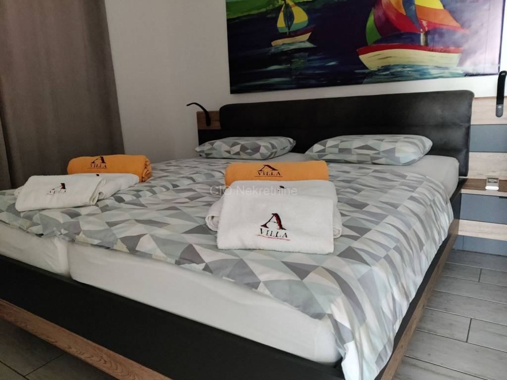 Villa, Sale, Okrug, Okrug Gornji