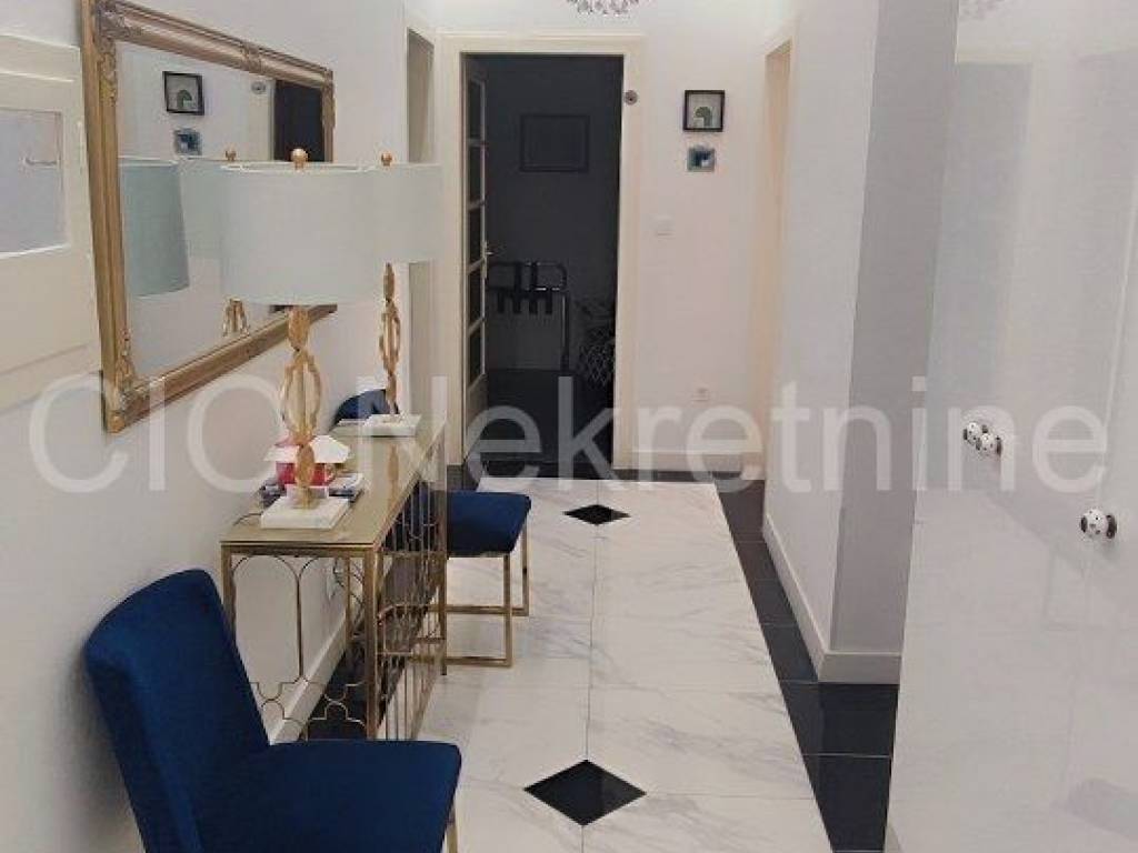 Flat in a building, Sale, Split, Split