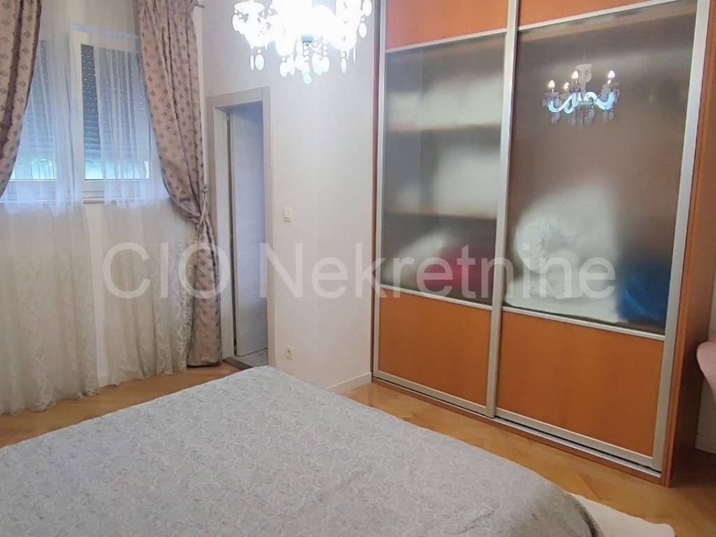 Flat in a building, Sale, Split, Split