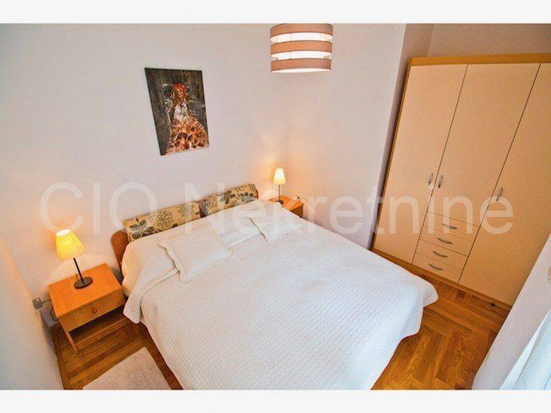 Flat in a house, Sale, Split, Split